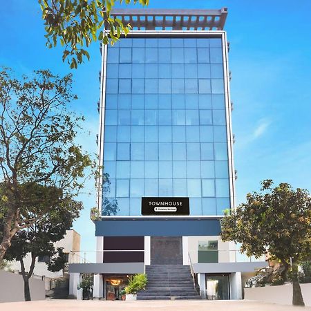 Super Townhouse Lohegaon Near Pune Airport Formerly Landmark Regency Lohogaon Exterior photo