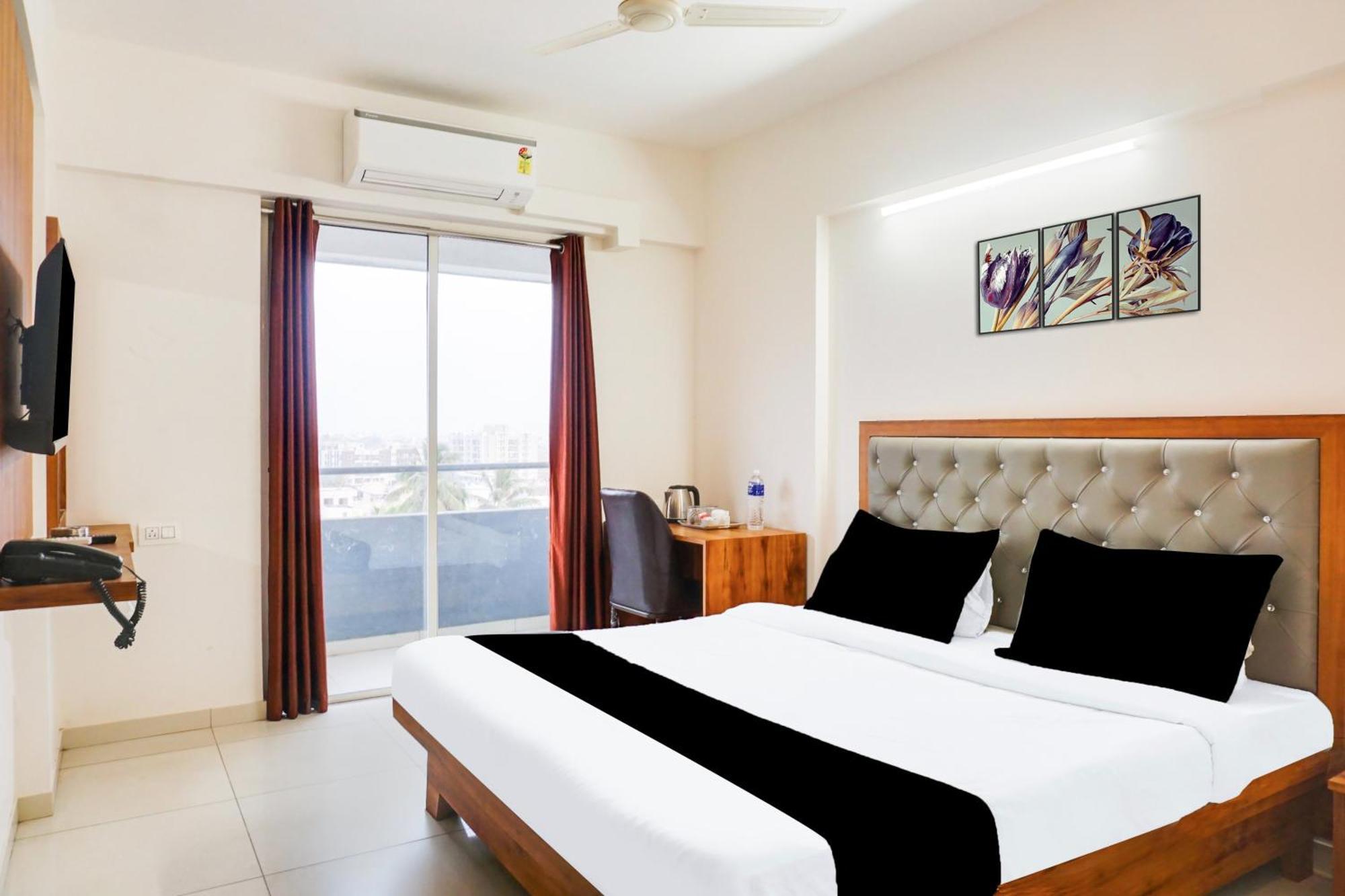 Super Townhouse Lohegaon Near Pune Airport Formerly Landmark Regency Lohogaon Exterior photo