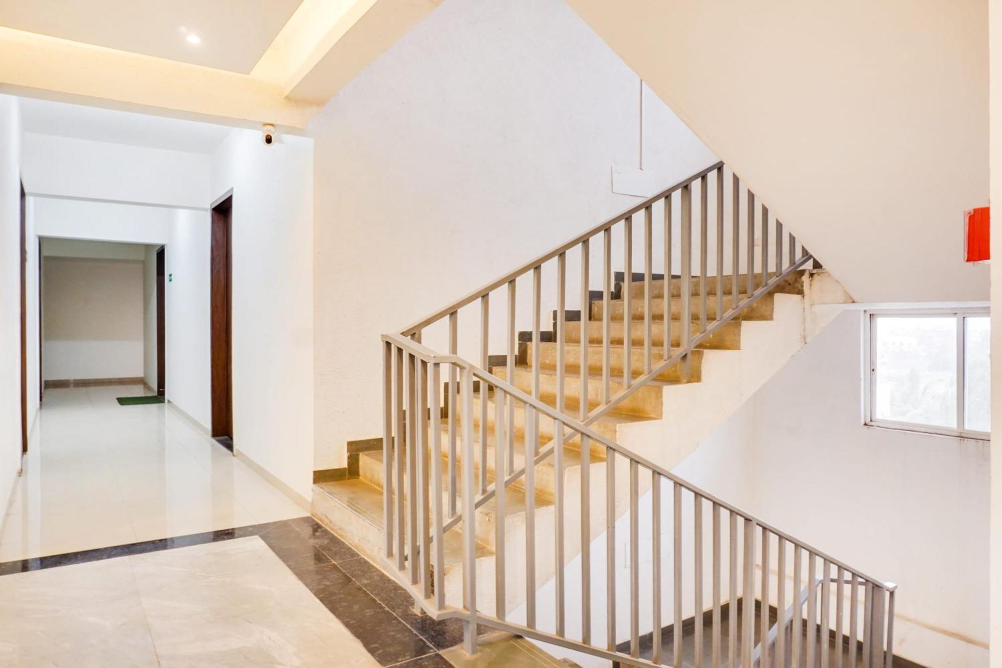 Super Townhouse Lohegaon Near Pune Airport Formerly Landmark Regency Lohogaon Exterior photo