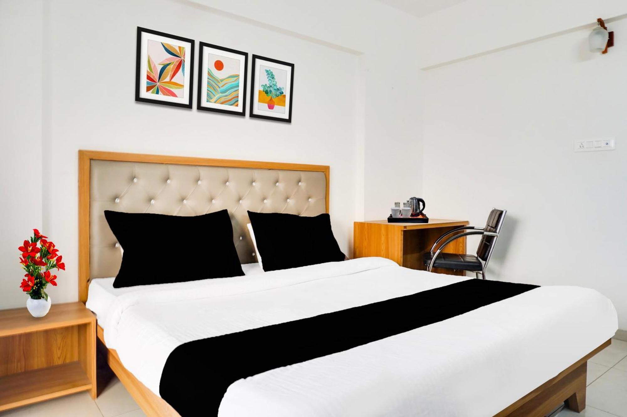 Super Townhouse Lohegaon Near Pune Airport Formerly Landmark Regency Lohogaon Exterior photo