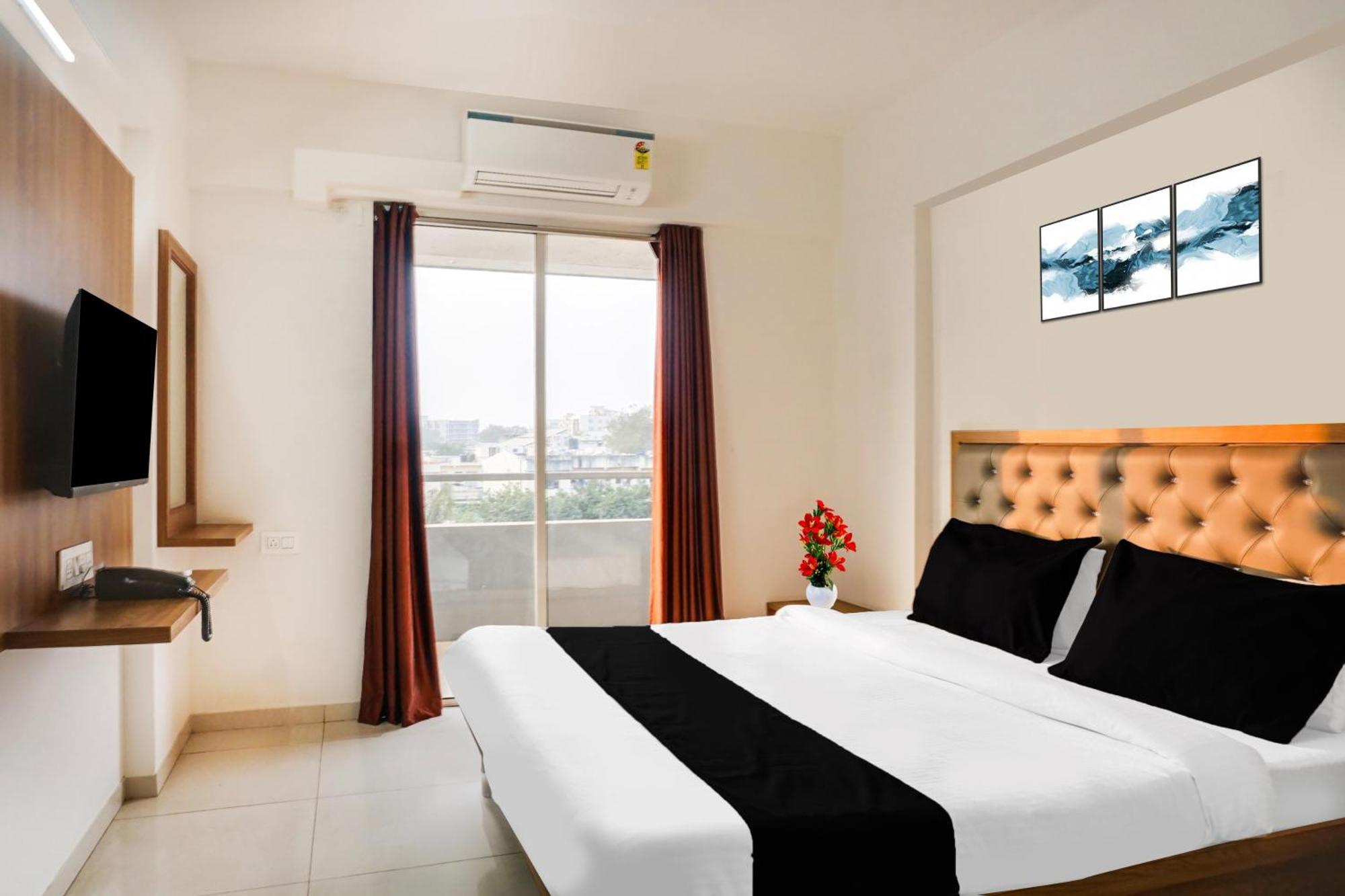 Super Townhouse Lohegaon Near Pune Airport Formerly Landmark Regency Lohogaon Exterior photo