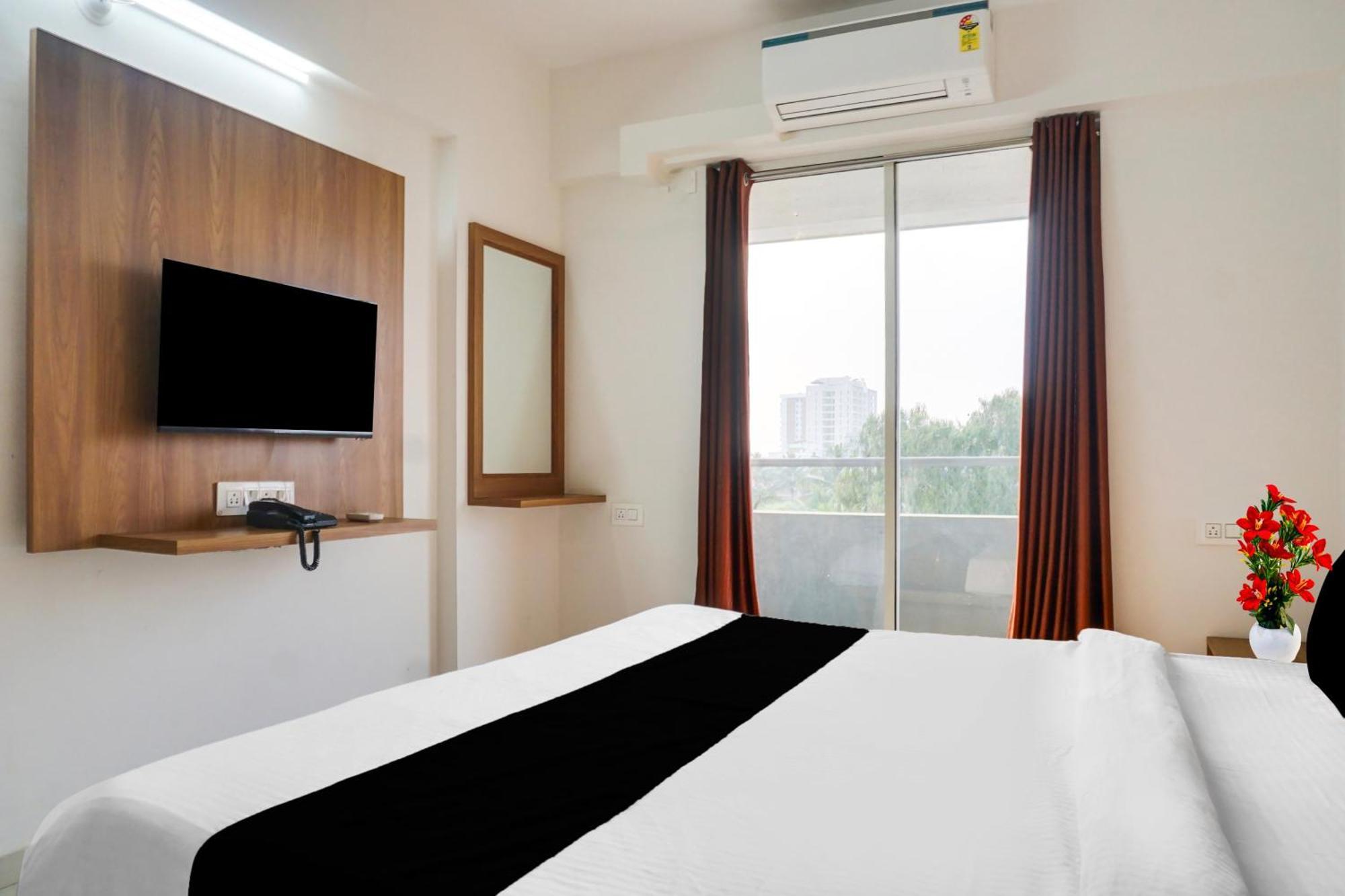 Super Townhouse Lohegaon Near Pune Airport Formerly Landmark Regency Lohogaon Exterior photo