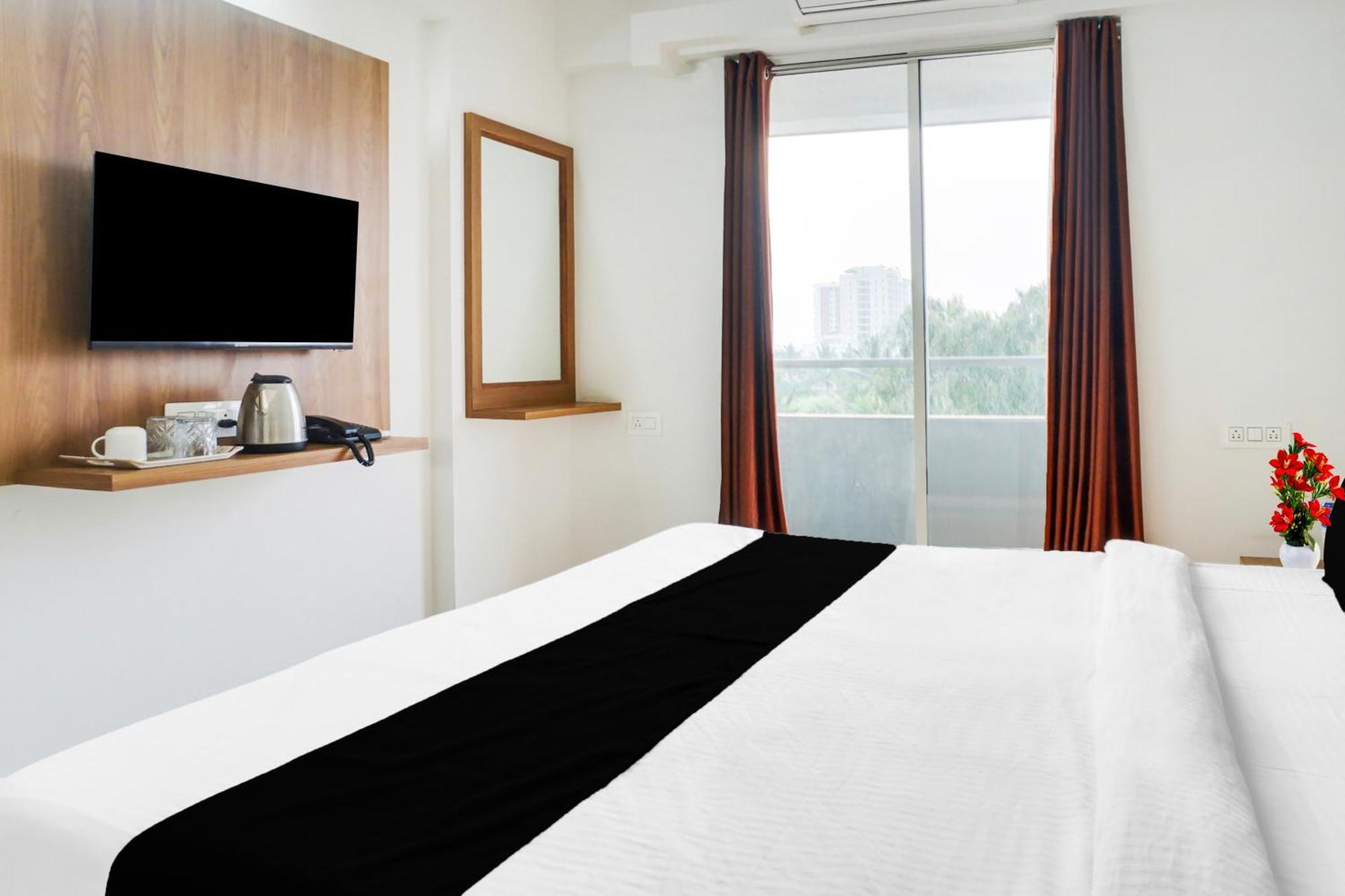 Super Townhouse Lohegaon Near Pune Airport Formerly Landmark Regency Lohogaon Exterior photo